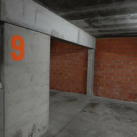 Lägenhet Studio Center Of W/parking & South Terrace