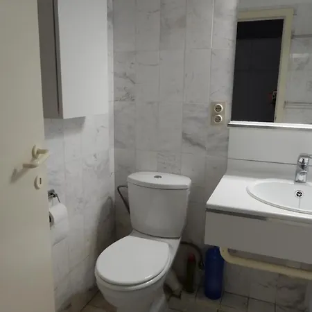 Studio Center Of W/parking & South Terrace Appartement