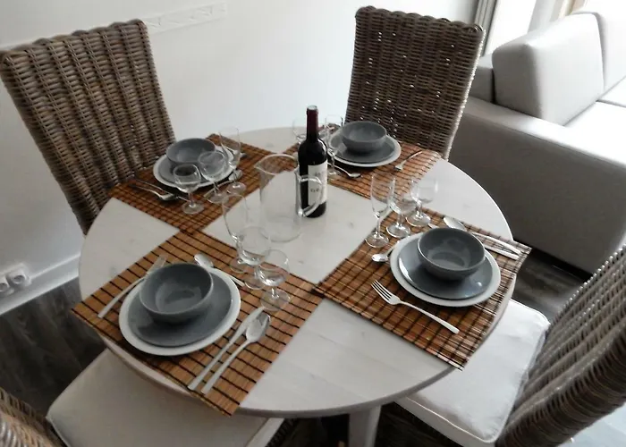 Studio Center Of W/parking & South Terrace Apartment *